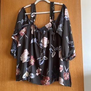 Do not miss this adorable off the shoulder blouse !
